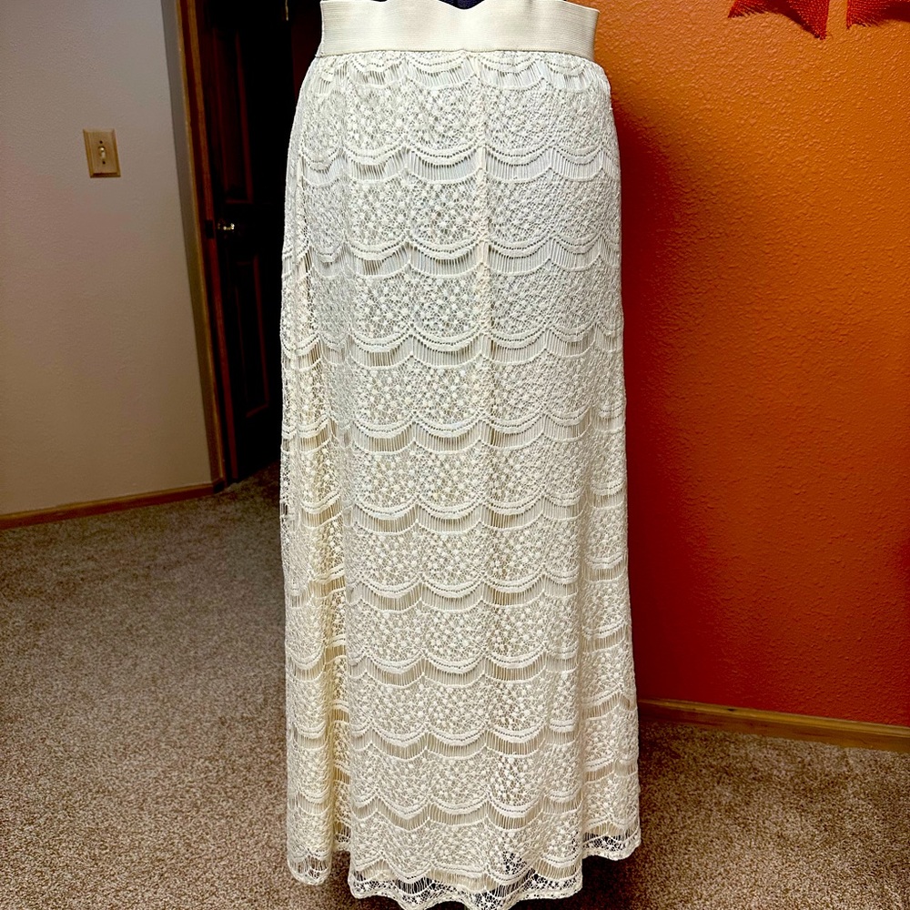Lace Cream Long Skirt